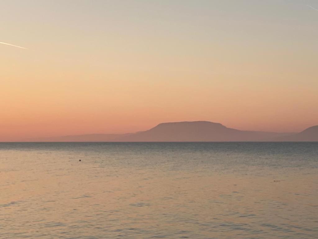 Wine & Space Lodge At Lake Balaton Balatonlelle Bagian luar foto